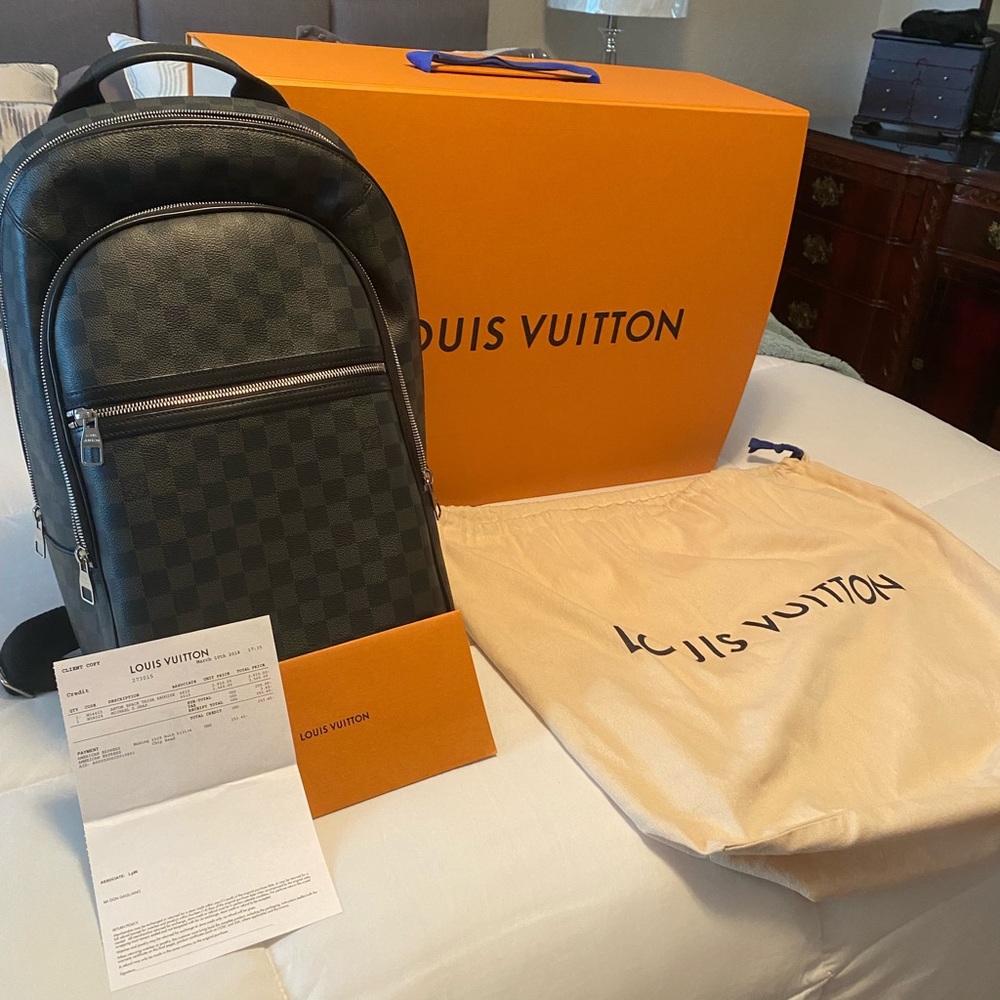 Louis Vuitton mens back pack - Picture 2 of 4